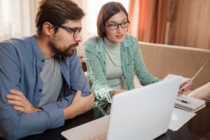 How To Price Your Inherited Home in Texas to sell -couple calculating prices